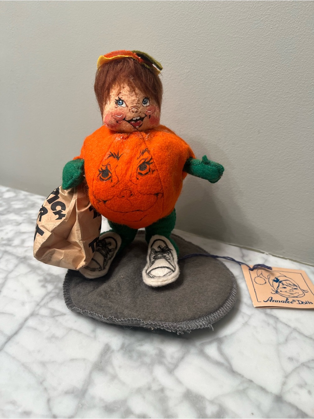 Annalee 1989 Halloween.  Measuring about 7” tall.  Good condition. With tags.
